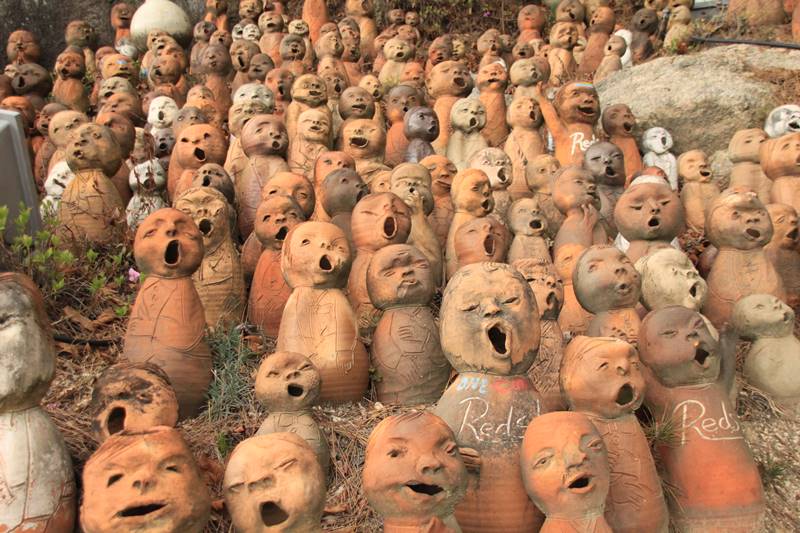 직장인 가십 대화와 직장상사 스트레스를 표현한 이미지